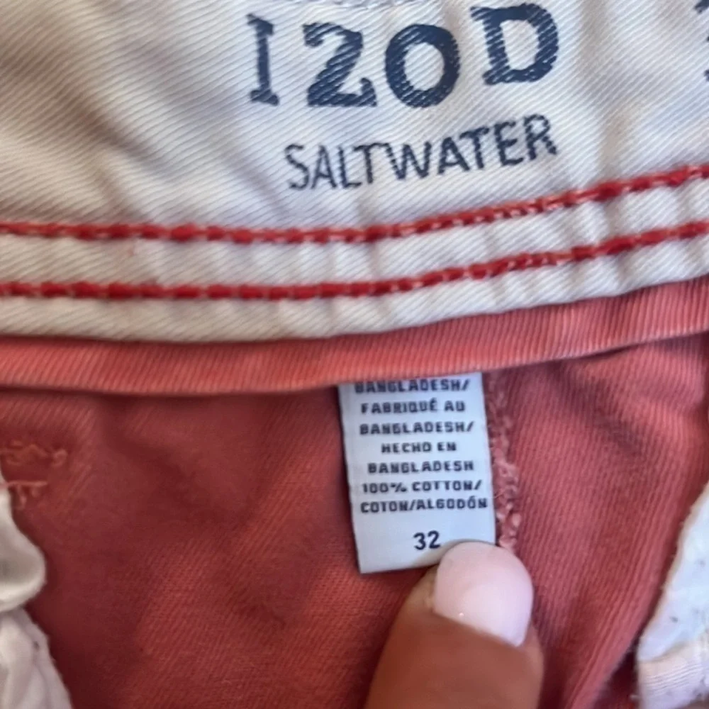 𝅺IZOD Saltwater Flat Front Chino Shorts.  Size 32